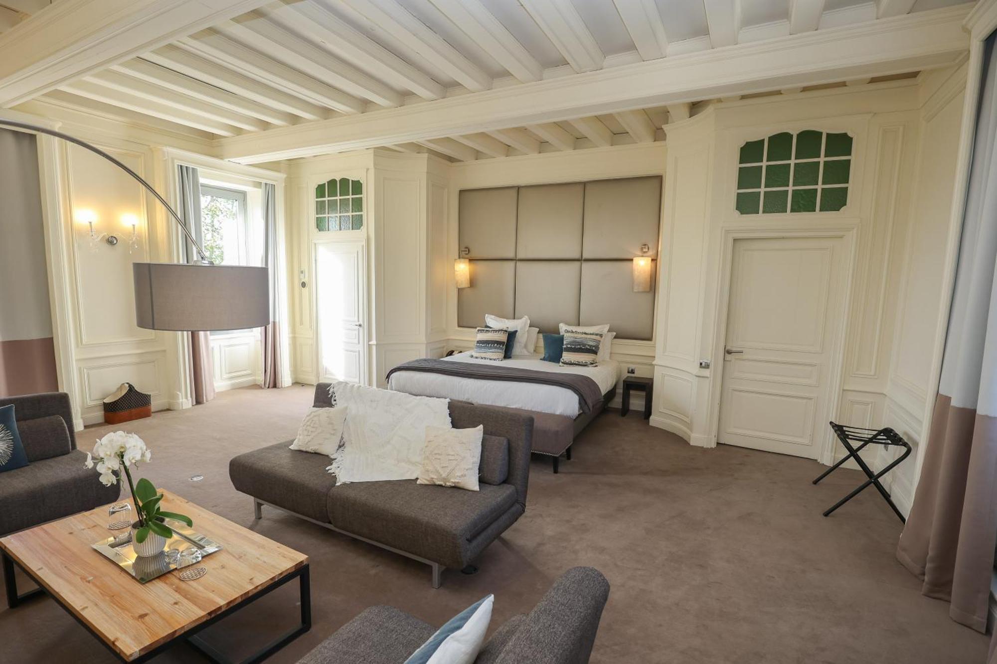 Hotel Chateau De Lacan ブリーブ・ラ ・ガイヤルド エクステリア 写真